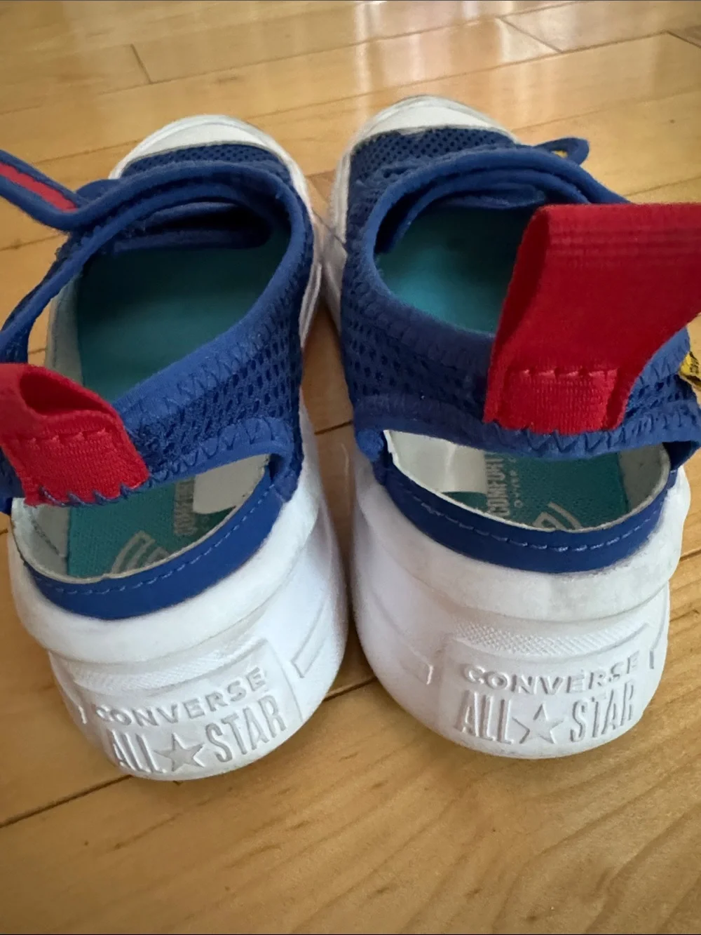 Kids converse comfort cushion shoes in size youth 1 (EUR 32)
